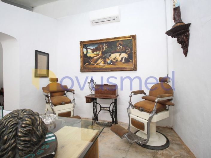 Image No.21-2 Bed Farmhouse for sale