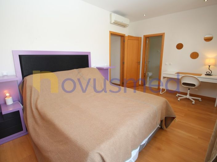 Image No.18-4 Bed House for sale