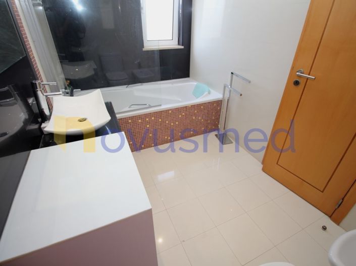 Image No.19-4 Bed House for sale