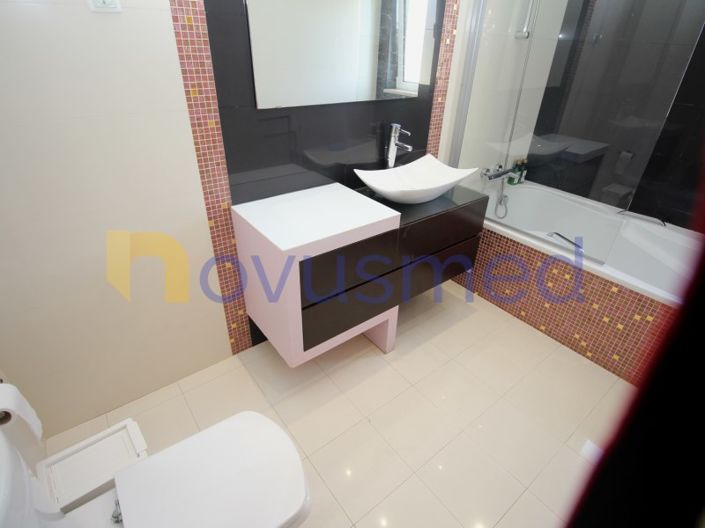 Image No.35-4 Bed House for sale