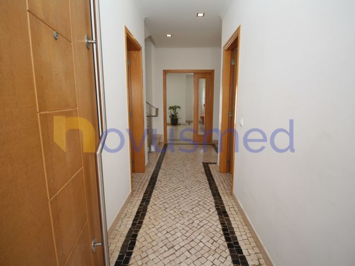 Image No.8-4 Bed House for sale