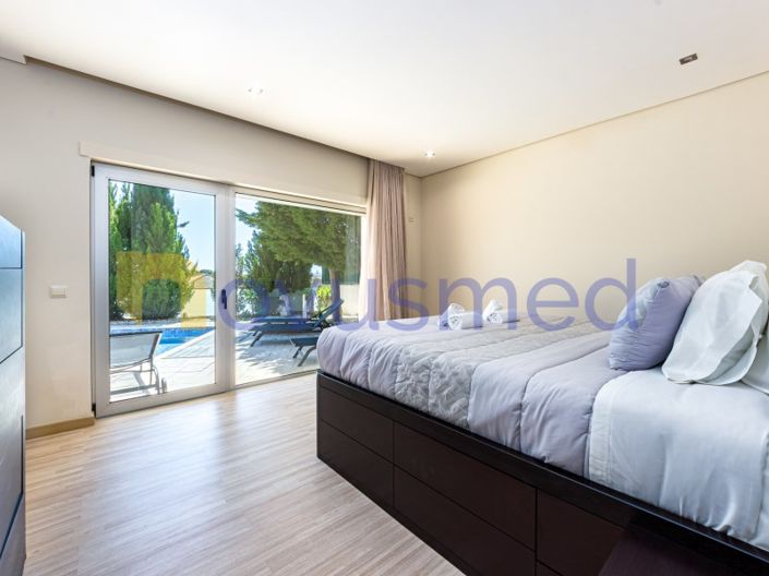 Image No.15-4 Bed House for sale