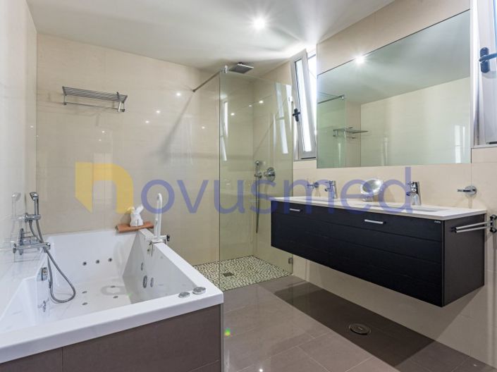 Image No.17-4 Bed House for sale