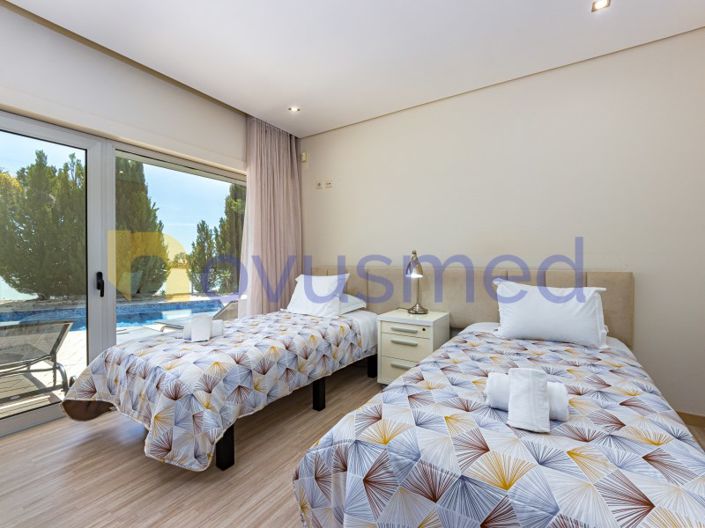 Image No.18-4 Bed House for sale