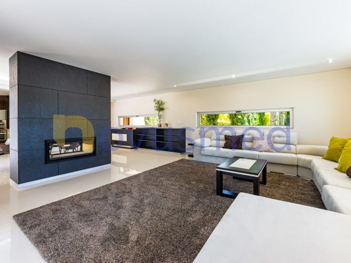 Image No.2-4 Bed House for sale