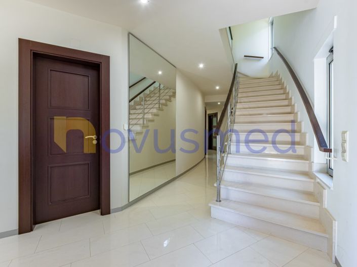 Image No.20-4 Bed House for sale