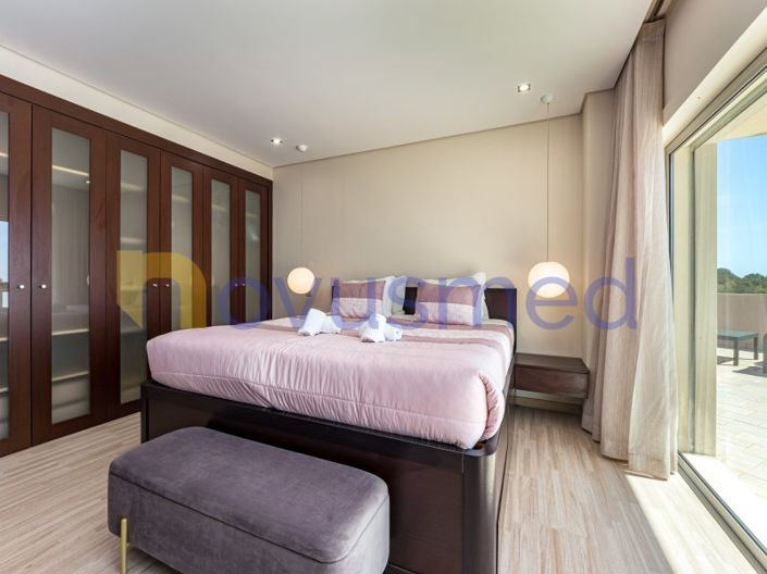 Image No.25-4 Bed House for sale