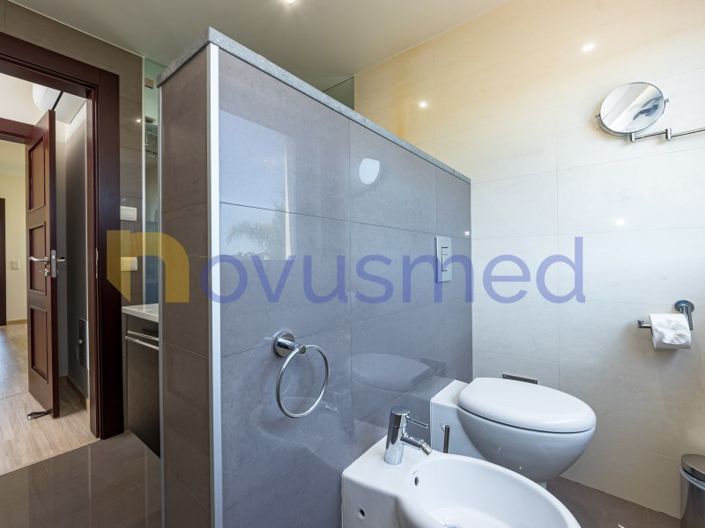 Image No.26-4 Bed House for sale