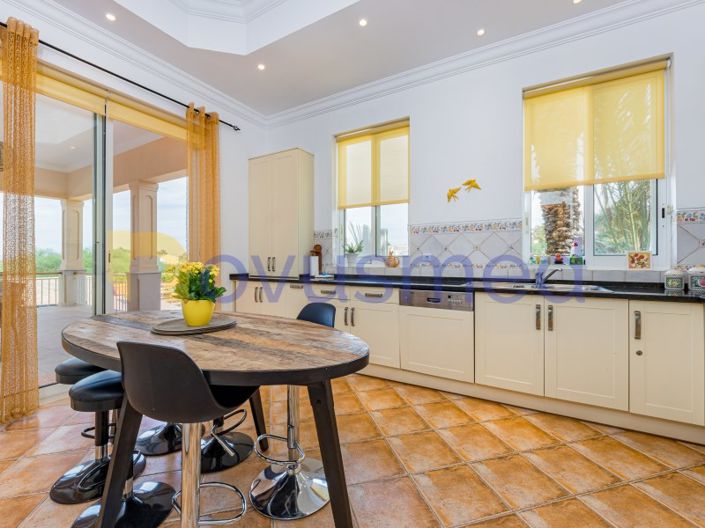 Image No.40-4 Bed House for sale