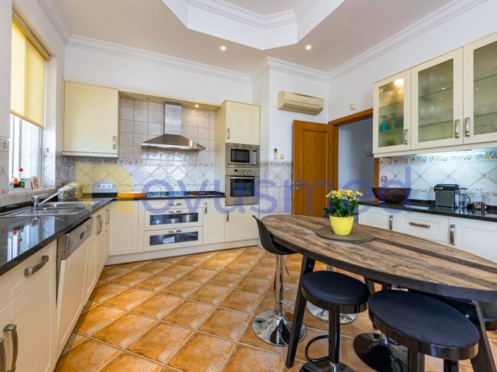 Image No.6-4 Bed House for sale