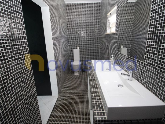 Image No.19-5 Bed House for sale