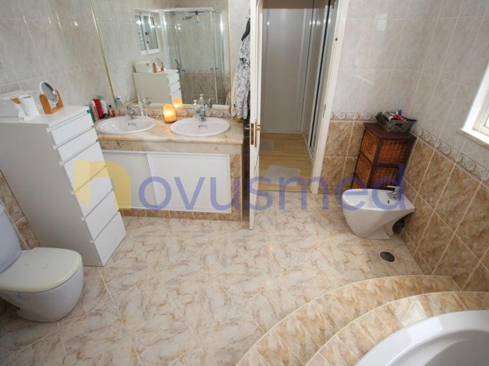 Image No.21-5 Bed House for sale