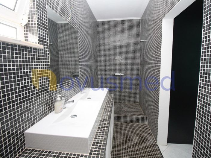 Image No.42-5 Bed House for sale