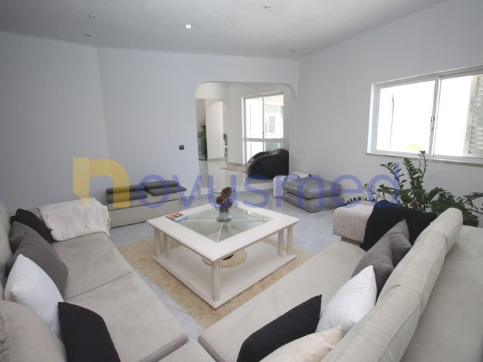 Image No.8-5 Bed House for sale