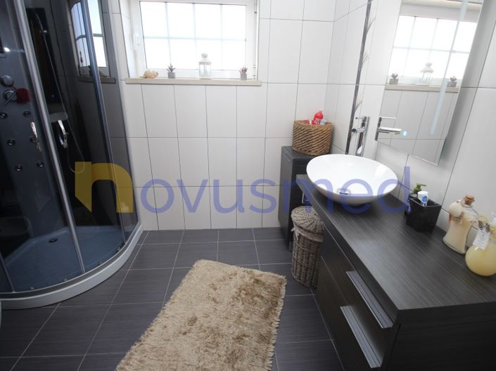 Image No.18-4 Bed House for sale