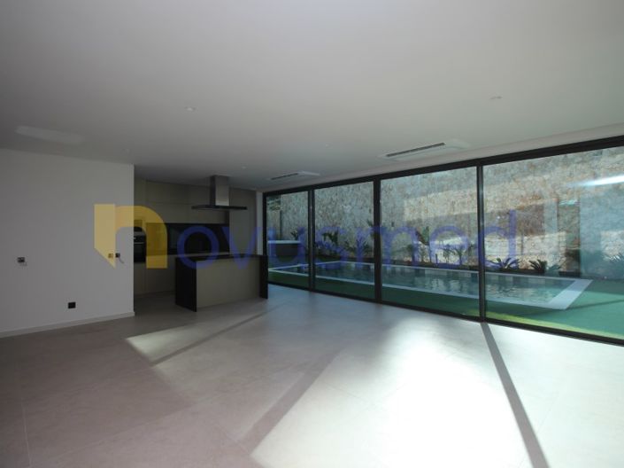 Image No.13-4 Bed House for sale