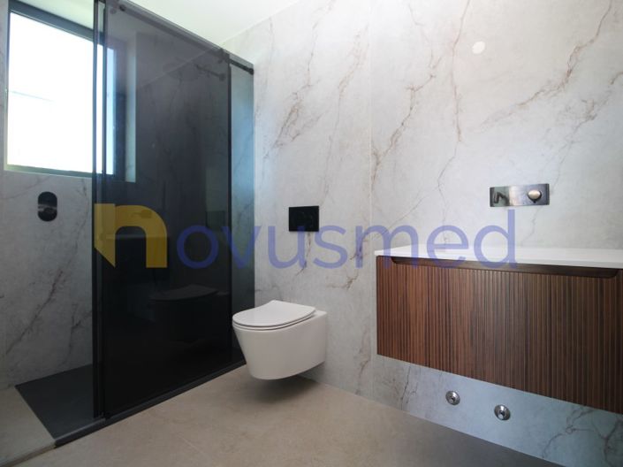 Image No.18-4 Bed House for sale