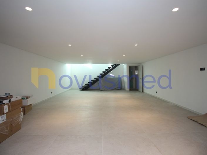 Image No.19-4 Bed House for sale