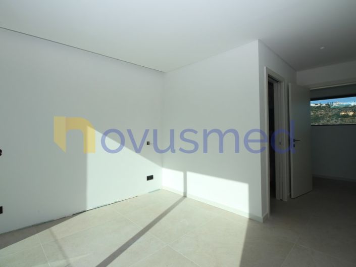 Image No.22-4 Bed House for sale