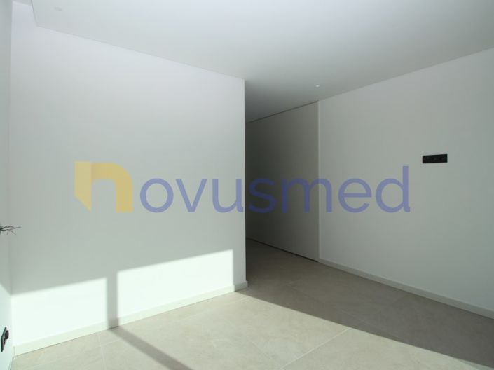 Image No.23-4 Bed House for sale