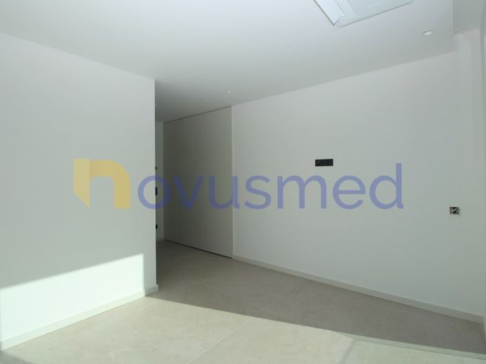 Image No.25-4 Bed House for sale