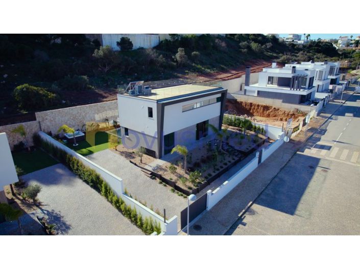 Image No.6-4 Bed House for sale