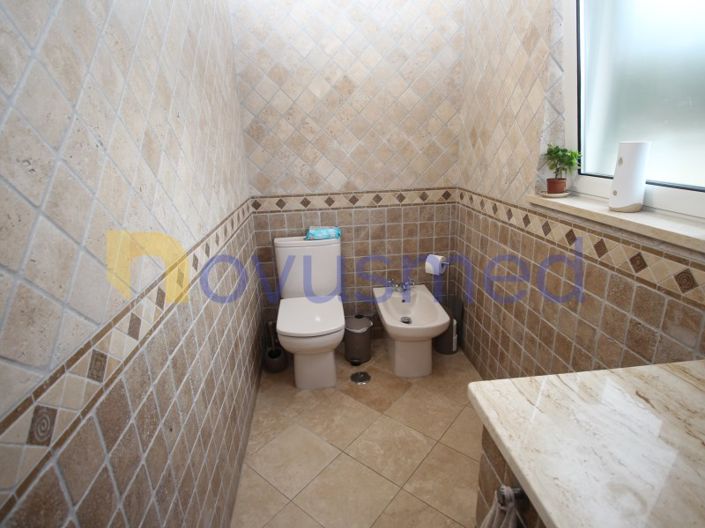 Image No.16-4 Bed House for sale