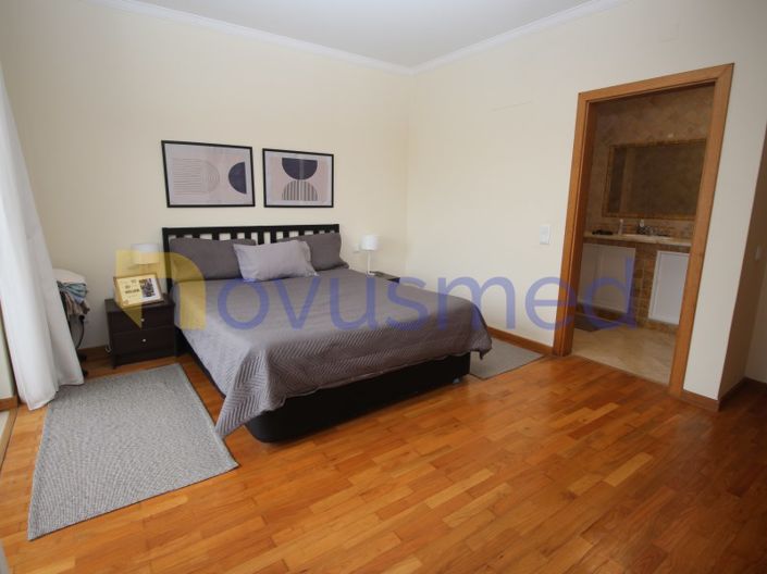 Image No.18-4 Bed House for sale