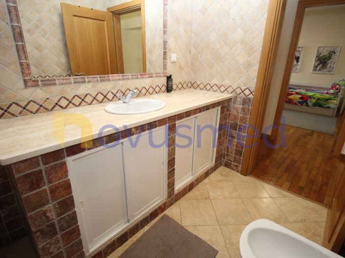 Image No.28-4 Bed House for sale