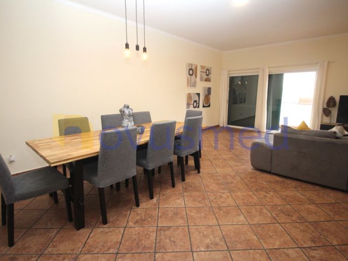 Image No.8-4 Bed House for sale