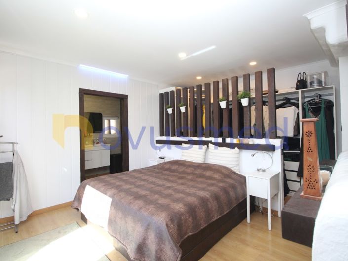 Image No.20-4 Bed House for sale