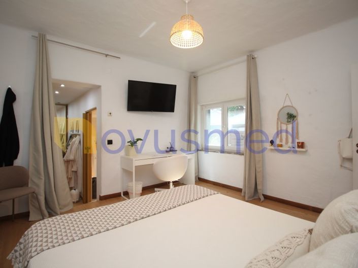 Image No.25-4 Bed House for sale