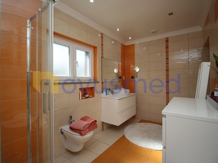 Image No.28-4 Bed House for sale