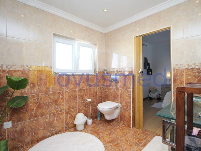 Image No.35-4 Bed House for sale