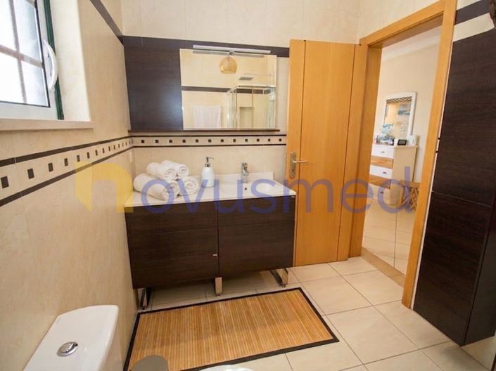 Image No.19-3 Bed House for sale