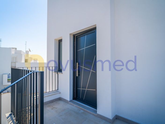 Image No.18-3 Bed House for sale