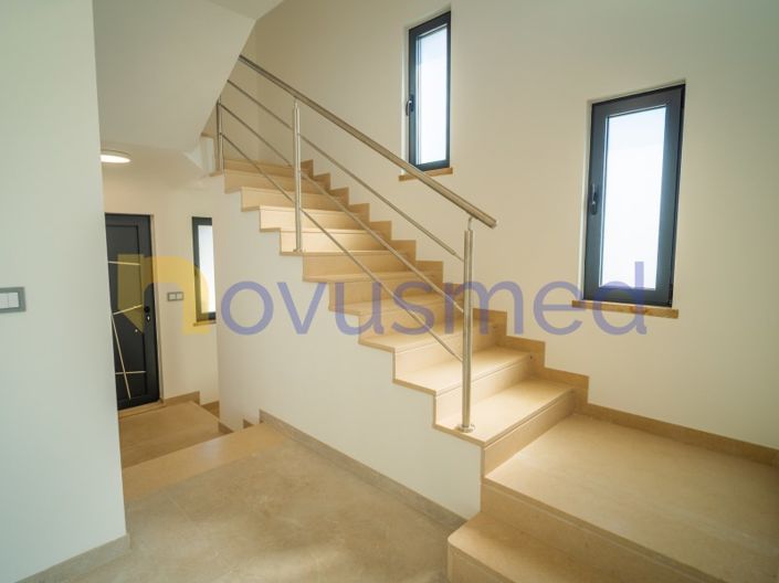 Image No.19-3 Bed House for sale