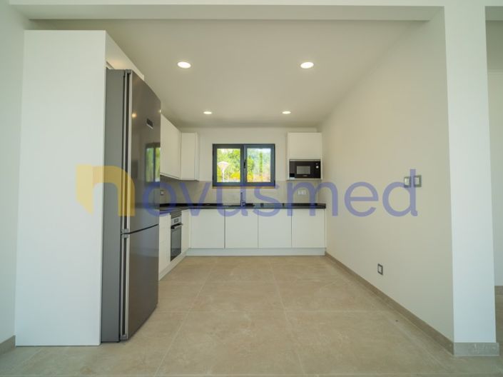 Image No.21-3 Bed House for sale