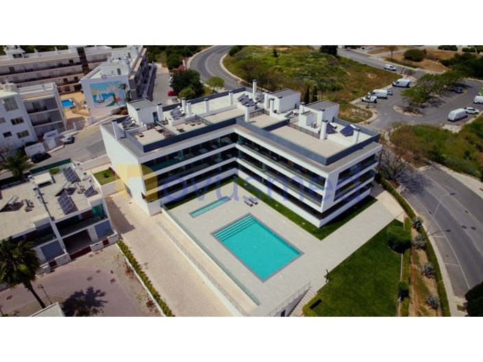 Two-bedroom flat in Albufeira, with a swimming pool and garage