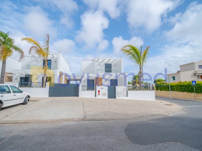 Image No.44-3 Bed House for sale