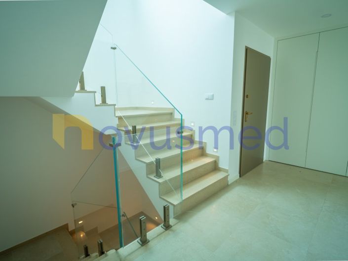 Image No.17-3 Bed House for sale