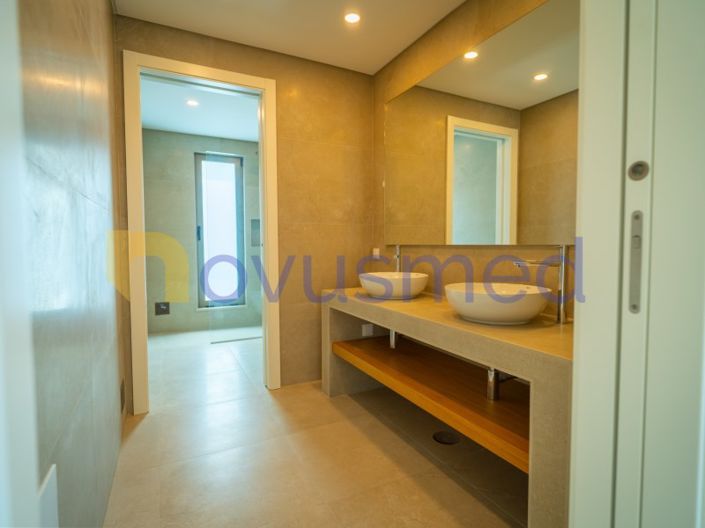 Image No.21-3 Bed House for sale