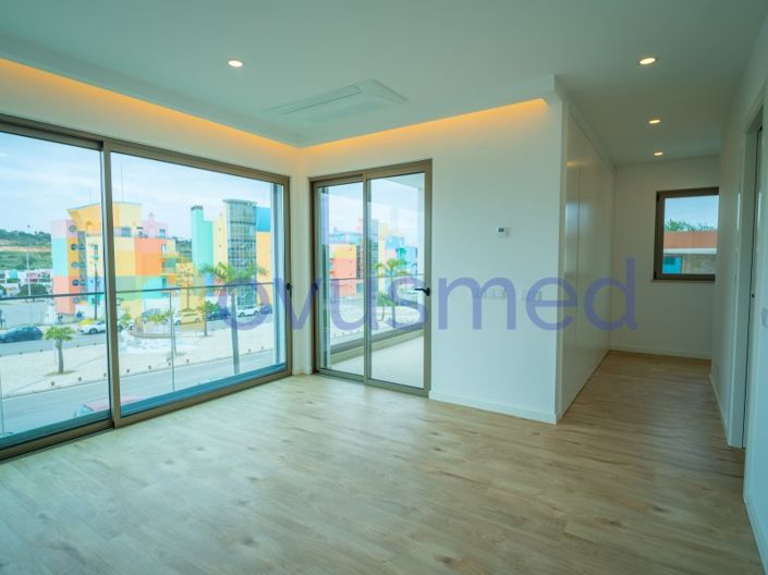 Image No.26-3 Bed House for sale