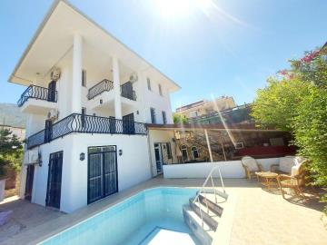 lesley-villa-new-photos