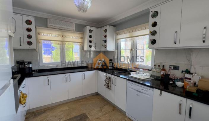 Image No.11-5 Bed Villa for sale