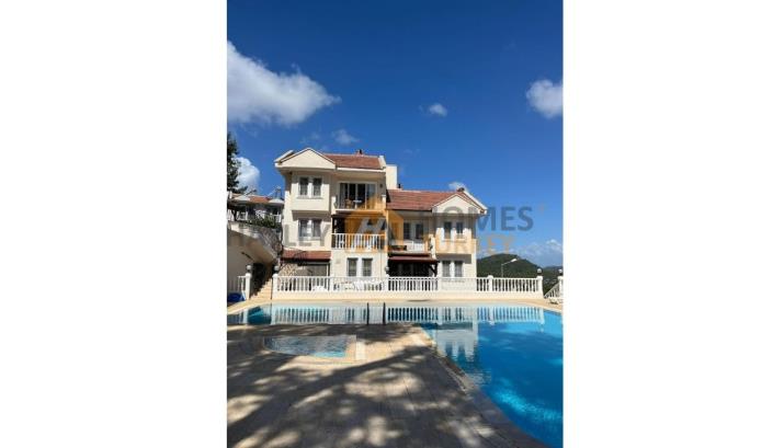 Image No.10-3 Bed Apartment for sale