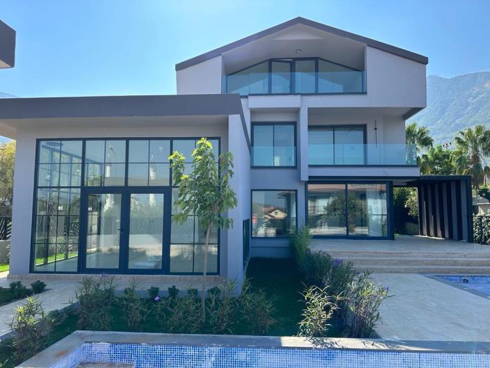 Image No.1-5 Bed House/Villa for sale