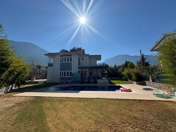 Image No.2-Villa / Détaché de 5 chambres à vendre à Ovacik