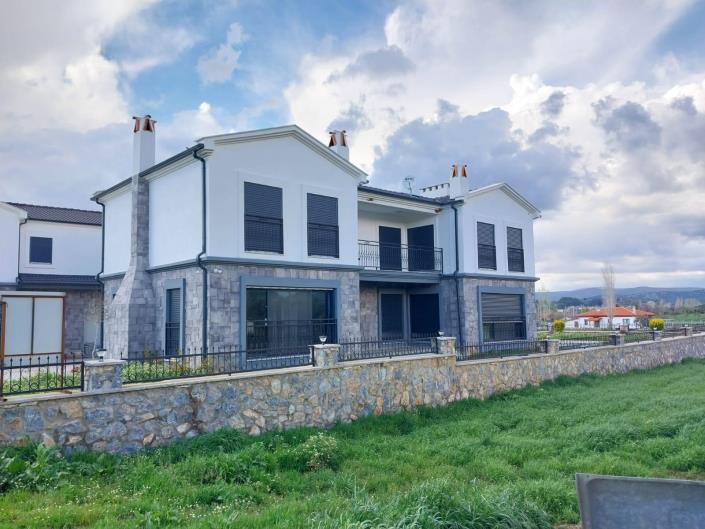 Image No.1-4 Bed Villa for sale