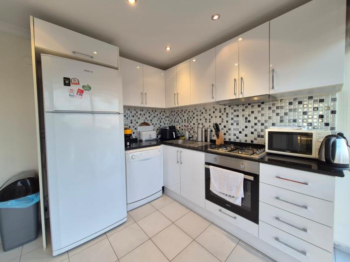 Image No.20-3 Bed Apartment for sale